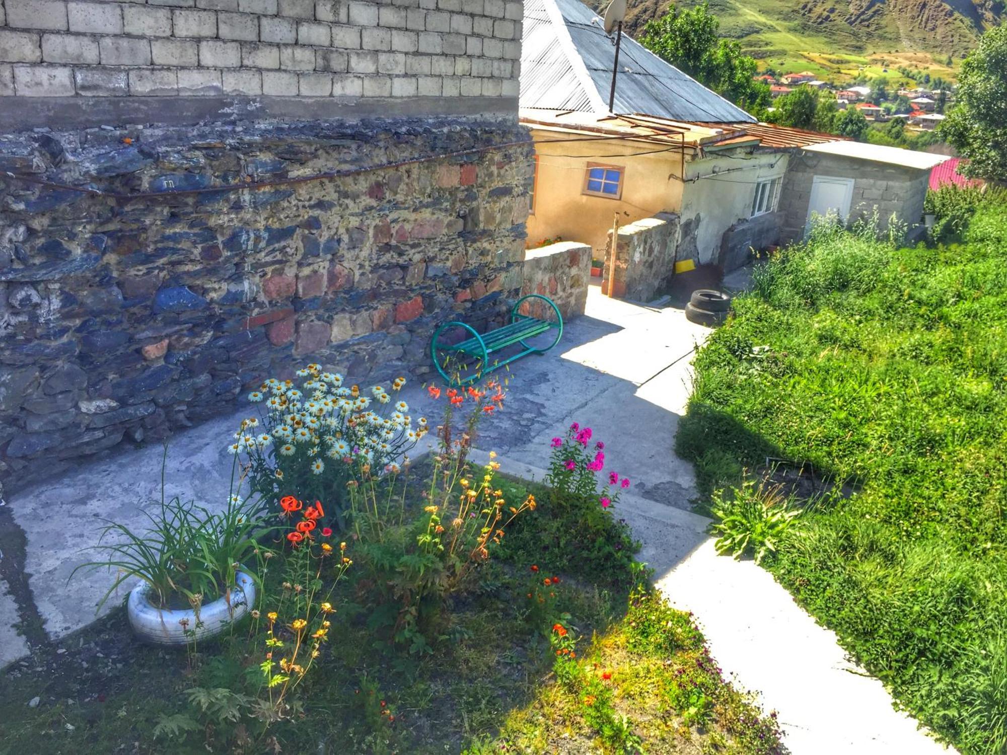 Hotel Nestt Kazbegi Esterno foto